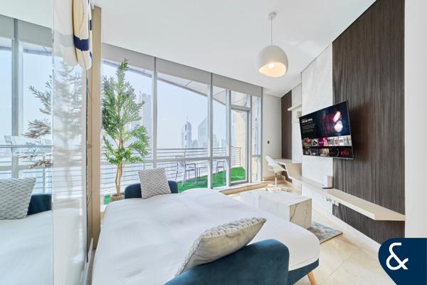 Studio | Upgraded | Furnished | Vacant