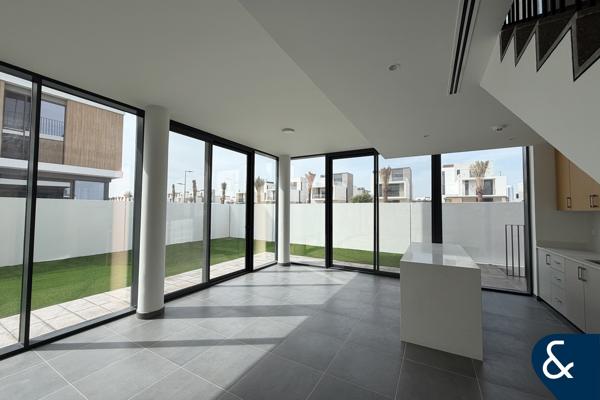 Brand New | 4 bed + Maids | Single-row