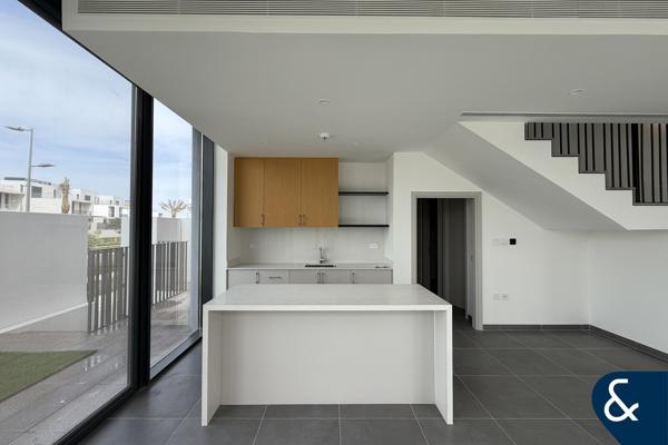 Brand New | 4 bed + Maids | Single-row