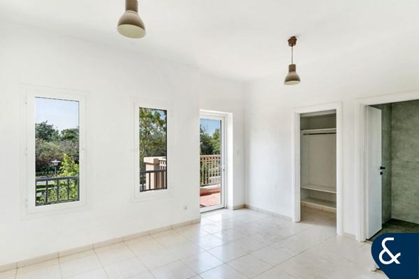 VACANT 4E | POOL AND PARK VIEWS | SPRINGS 1