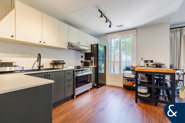 VACANT 4E | POOL AND PARK VIEWS | SPRINGS 1