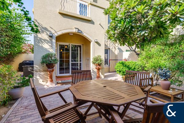 VACANT 4E | POOL AND PARK VIEWS | SPRINGS 1