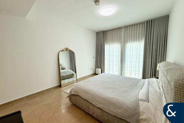 Corner plot | Vacant | Call to view !