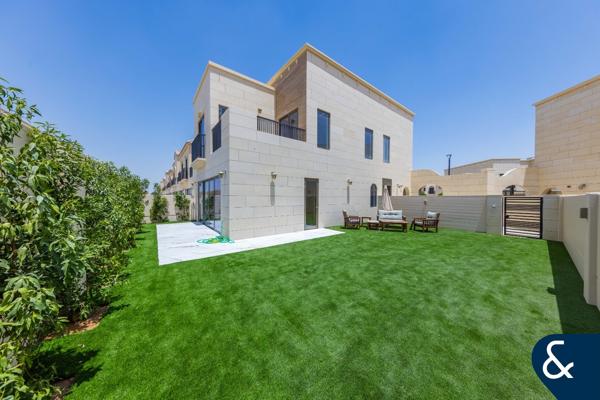 Large Corner Plot | Vacant | Furnished