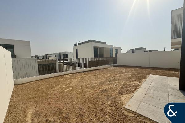 4 bed | Smart home | Close to Pool.