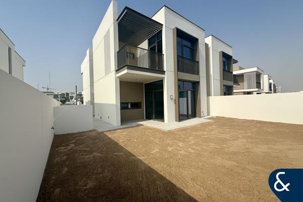 4 bed | Smart home | Close to Pool.