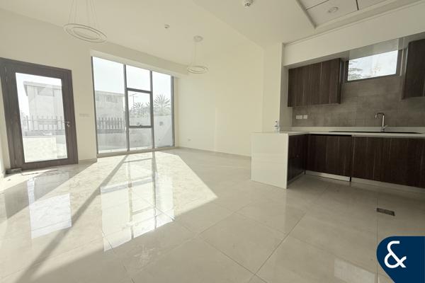 Upgraded | Spacious | End Unit | 4 Bedroom