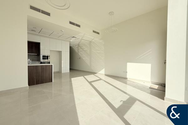 Upgraded | Spacious | End Unit | 4 Bedroom
