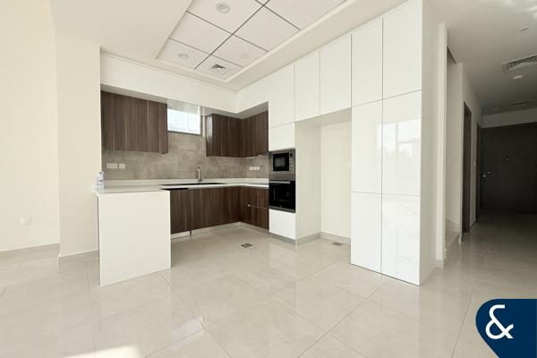 Upgraded | Spacious | End Unit | 4 Bedroom