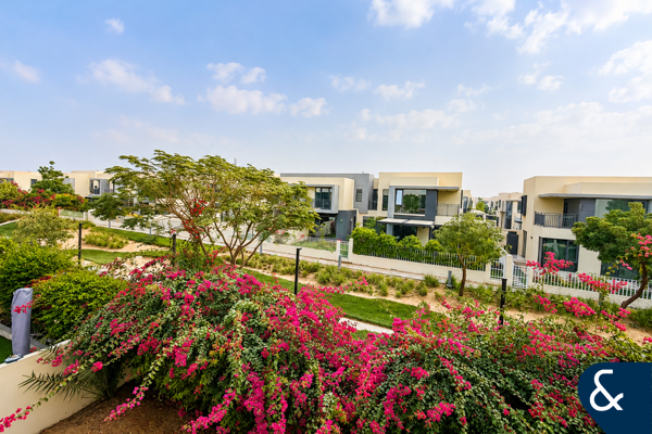 Large Plot | Vacant | 4 Beds | Green Belt
