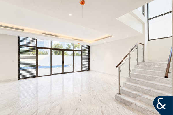 Large Corner Plot | Vacant | Away From Wires