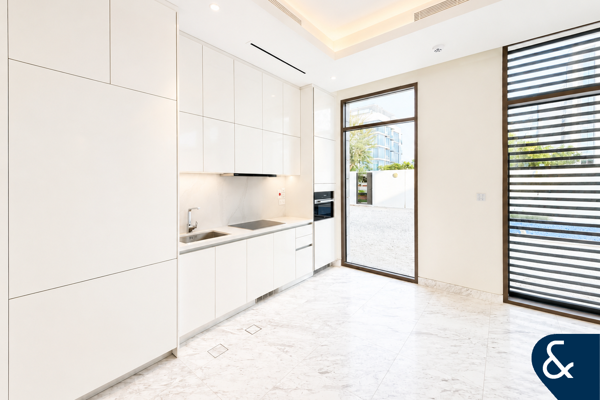 Large Corner Plot | Vacant | Away From Wires