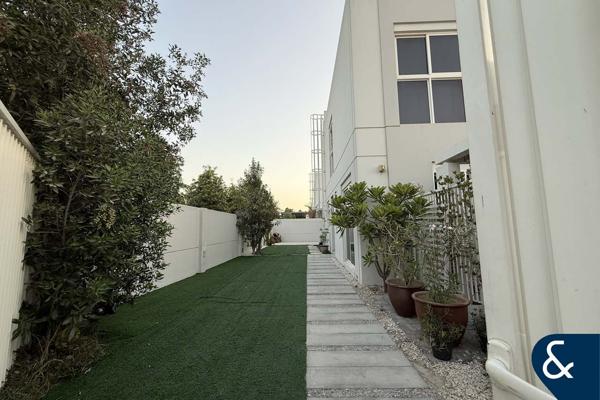 4 Bed + maid | Extended conservatory | Corner