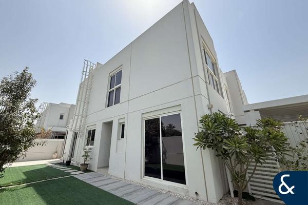 4 Bed + maid | Extended conservatory | Corner