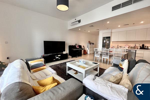 2 bedroom l sea view l Burj View