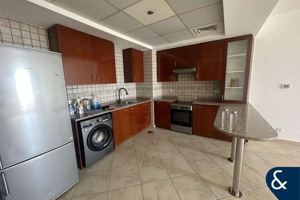 Spacious 1 Bedroom | Vacant | Road facing