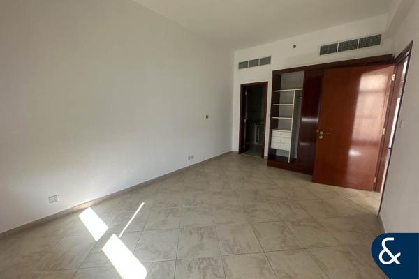 Spacious 1 Bedroom | Vacant | Road facing