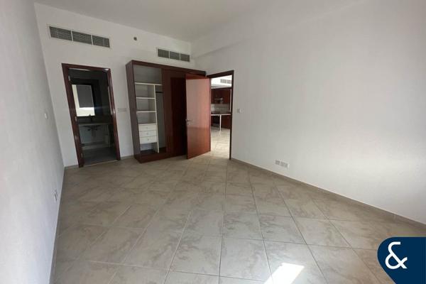 Spacious 1 Bedroom | Vacant | Road facing