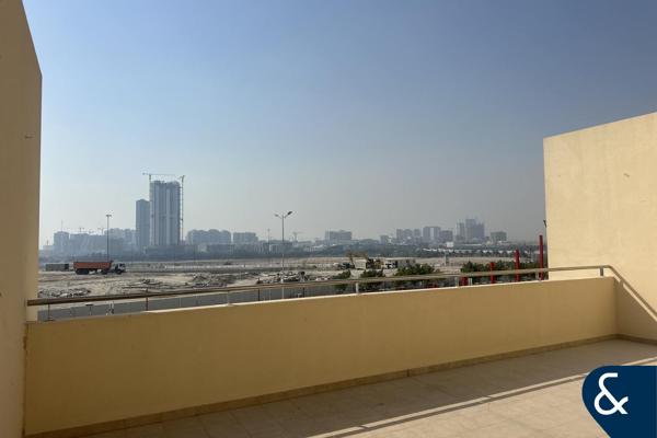 Spacious 1 Bedroom | Vacant | Road facing