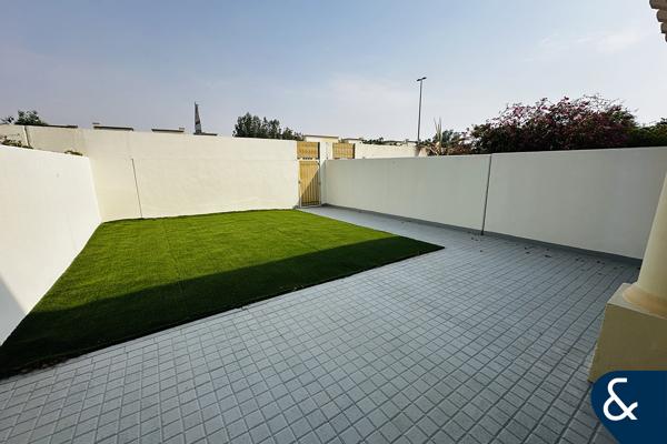 Upgraded | Vacant | Opposite Park and Pool