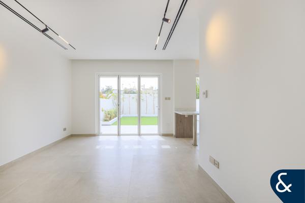 Full Upgraded | 3bed | Opposite Park & Pool