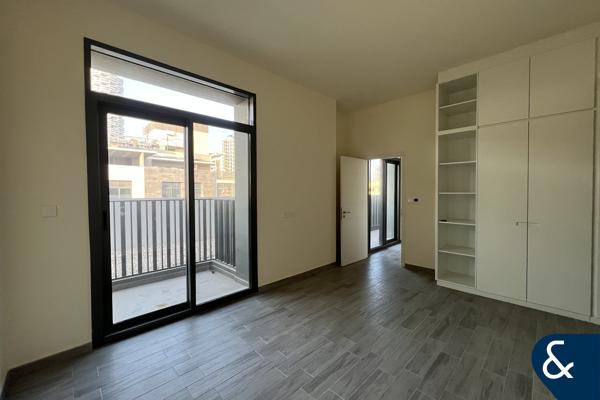 Spacious Layout | Upgraded | Ready To Move
