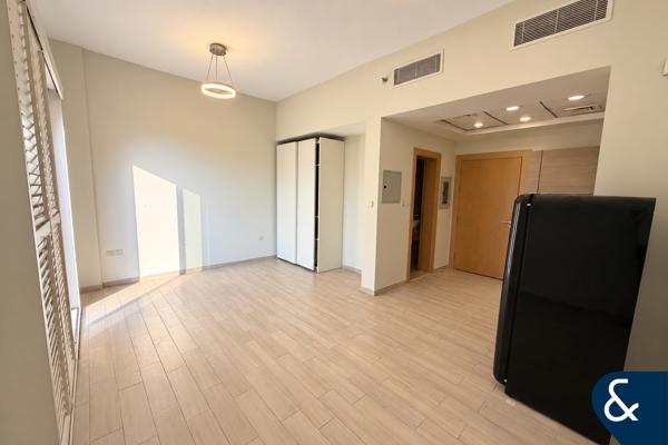 Unfurnished | Modern Studio | Balcony