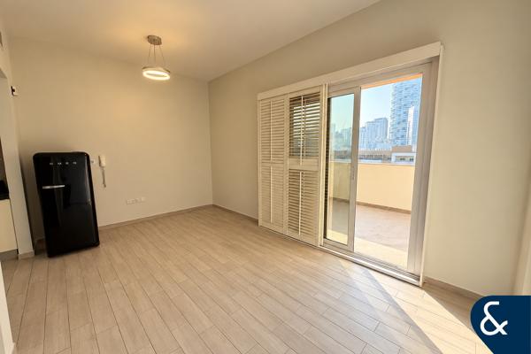 Unfurnished | Modern Studio | Balcony