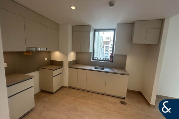One Bedroom | Canal View | Corner |