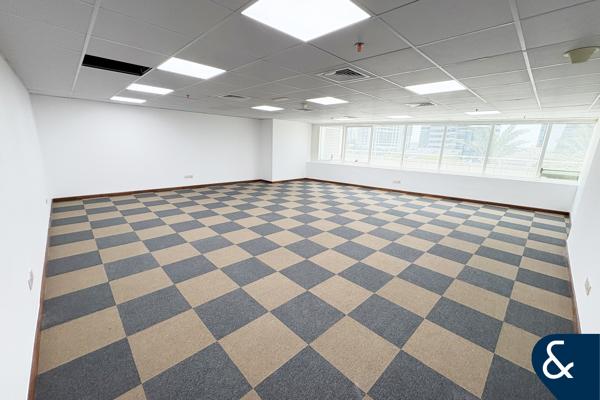 VACANT | NEXT TO METRO | BUA 841 SQ FT