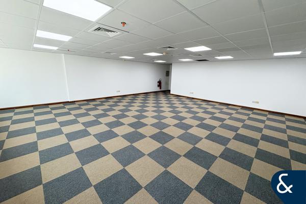 VACANT | NEXT TO METRO | BUA 841 SQ FT