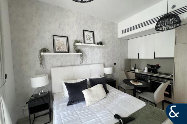Modern | 12 Cheques | Ready to move in
