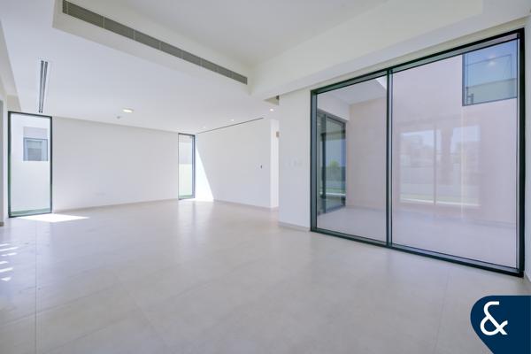 4 Bed Large | Backing Park | Vacant Now