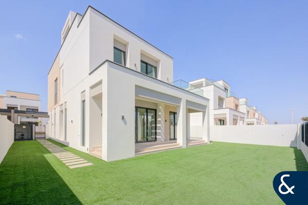 4 Bed Large | Backing Park | Vacant Now