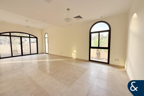 Vacant | Single Row | Landscaped | 4 Bedroom