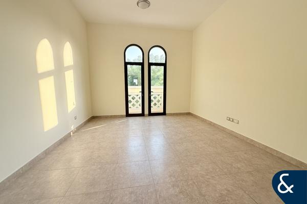 Vacant | Single Row | Landscaped | 4 Bedroom