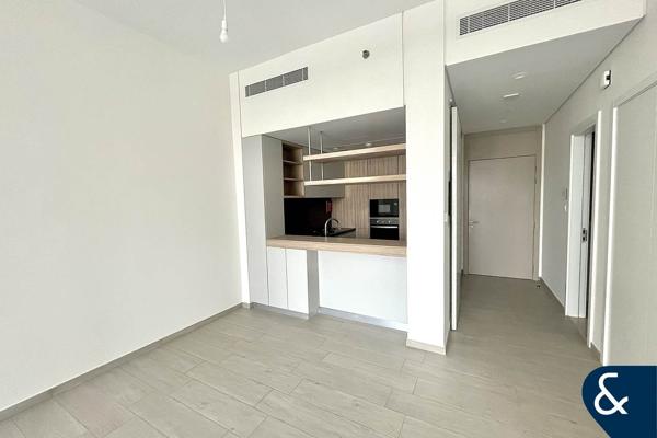 Spacious 1 Bed | Closed Kitchen | Modern