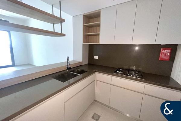 Spacious 1 Bed | Closed Kitchen | Modern
