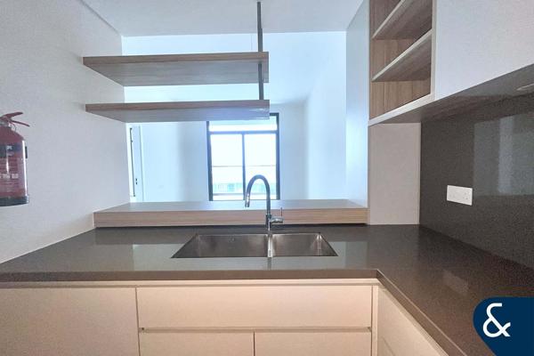 Spacious 1 Bed | Closed Kitchen | Modern