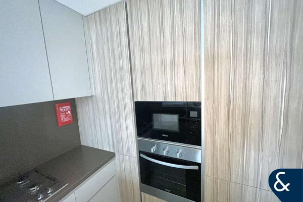 Spacious 1 Bed | Closed Kitchen | Modern