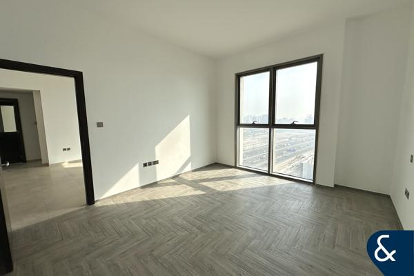 Vacant Now | High Floor | Closed Kitchen