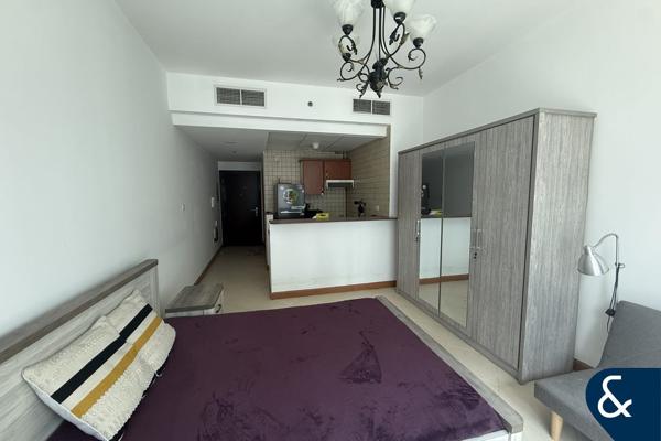 Spacious Studio | Vacant Now | Furnished