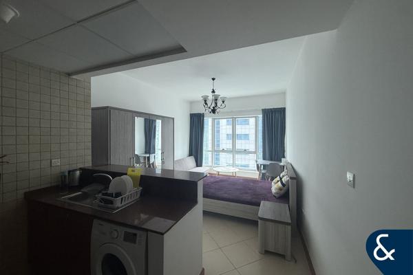 Spacious Studio | Vacant Now | Furnished