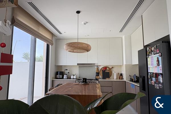 Single Row | End Unit | Vacant on Transfer