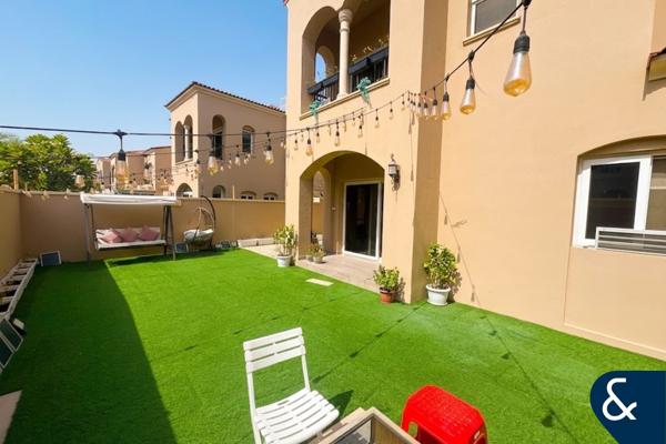 End Unit | Large Plot | Available September