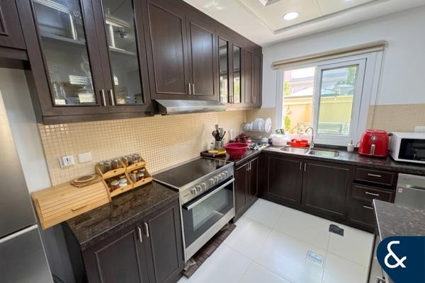 End Unit | Large Plot | Available September