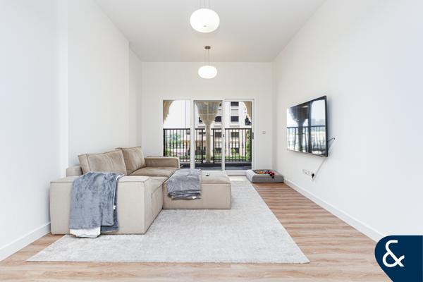 Upgraded | Unfurnished | 1 Bed + Study