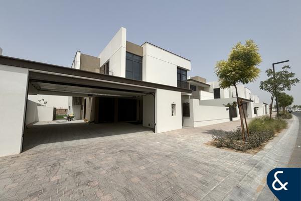 Brand New | Modern design | Large plot