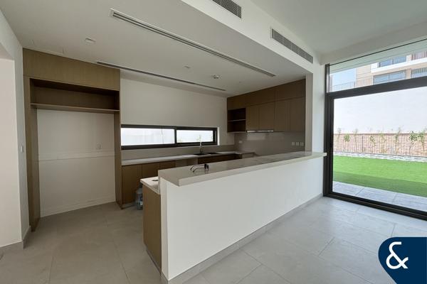 Brand New | Modern design | Large plot