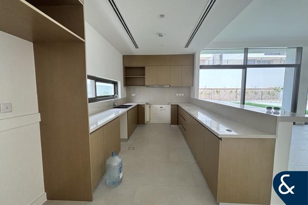 Brand New | Modern design | Large plot